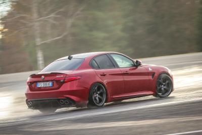 Pirelli und Alfa Romeo gehen gemeinsam auf die Strecke - für schnelles, begeisterndes und sicheres Fahren