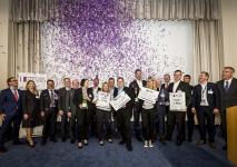 Das Team der Fahrzeug-Werke Lueg aus Essen belegte beim Internet Sales Award 2017 den ersten Platz. Zweitplatzierter ist das Autohaus Mothor aus Brandenburg an der Havel (Foto: Stefan Bausewein)