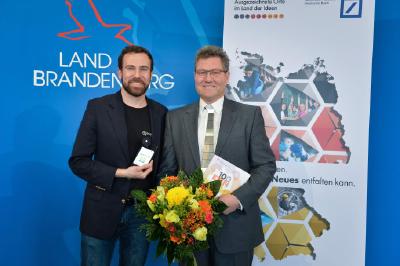Nach der Auszeichnung: Geschäftsführer Kilian Moser (l.) und Team-Berater Prof. Dr. Marcus Frohme