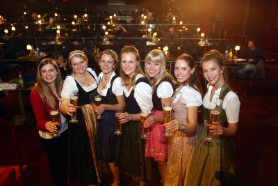 Die sieben Kandidatinnen für die Wahl der Bayerischen Bierkönigin 2018/ 2019 am 3. Mai in der Alten Kongresshalle in München ( v.l.n.r.): Sabrina Mair, Jana Neubert, Johanna Seiler, Barbara Berger, Sarah Müller, Sandra Pichlmair, Magdalena Simmel
