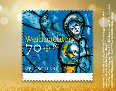 Weihnachtsmarke 2018, © Gestaltung: Detlef Behr, Köln / Abbildung: Marc Chagall/Charles Marq, "Maria mit dem Kind" Chorfenster (Detail), 1979, Pfarrkirche St. Stephan, Mainz / © VG Bild-Kunst, Bonn 2018 / Fotorechte: Klosterverlag Maria Laach, Nr. 5328/www.klosterverlag-maria-laach.de