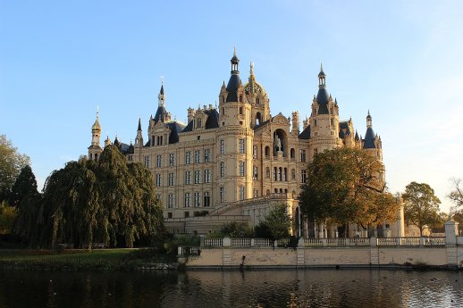 Schloss_Schwerin_Herbst_co_STADTMARKETING_GmbH_Schwerin_Catharina_Groth.jpg