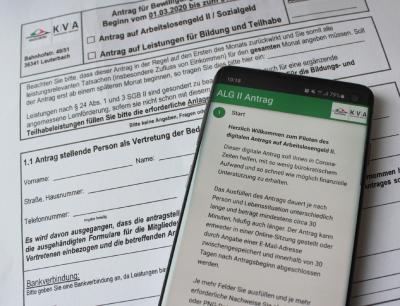 Digital oder Analog: Ab sofort sind beide Verfahren für den Antrag auf Arbeitslosengeld II beim KVA Vogelsbergkreis – Kommunales Jobcenter möglich. Auch für mobile Endgeräte ist das Antragsportal optimiert. (Foto: Christian Lips/Vogelsbergkreis)