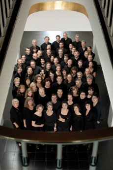 Chor Oper Leipzig und Alessando Zuppardo Chordirektor_copyright Andreas Pohlmann.jpg