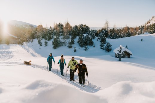 Pistenbutler Schneeschuhwanderung c WEKNOWMEDIA.jpg