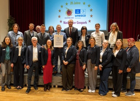 Gruppenbild_20_Jahre_Nationaler_Geopark_Ries_Marco_Kleebauer.jpg