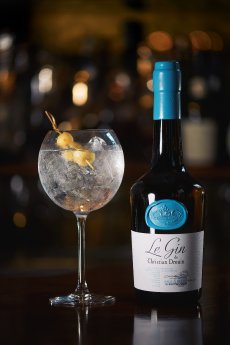 2022-06-10 Christian Drouin Le Gin Tonic 02.jpg