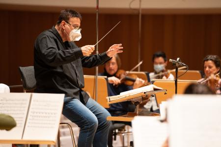 Daniel Orén mit Orchester