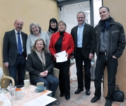 Wollen Schüler an Handwerksberufe heranführen: Hans Batsching, Gabi Bachschuster, Ute Schweizer (sitzend), Michaela Lundt, Handwerkskammer Reutlingen, Carola Rieger, Johannes Merkh und Jochen Osswald, Freie Evangelische Schule