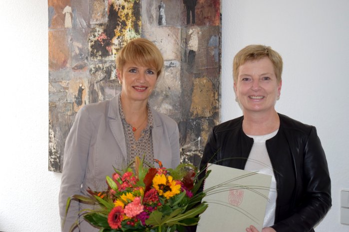 2017_10_09 Ministerin PrÃ¤sidentin mit Blumen.jpg