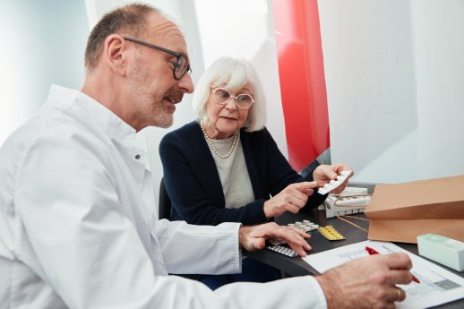 Foto Beratung in Apotheke Quelle_ABDA.jpg