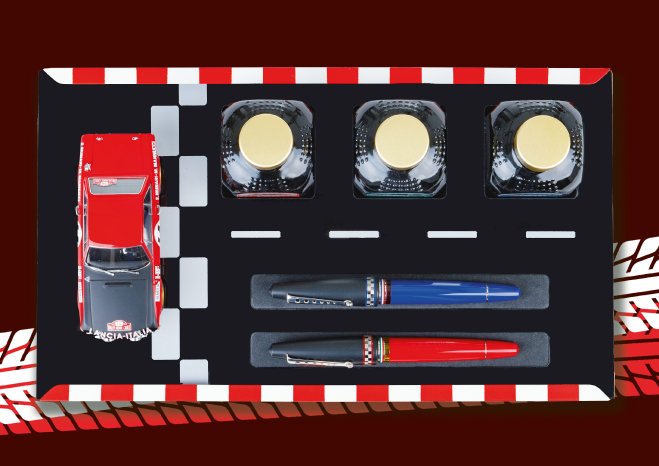 3 Pressefoto Racing Desk Set.jpg