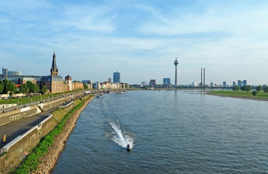 Rheinuferpromenade Düsseldorf.JPG