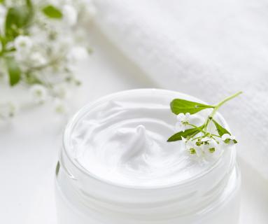 Jüstrich Cosmetics investiert in modernste Technik und ist mit neuem Erscheinungsbild startklar für die Zukunft