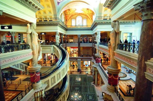 las-vgas-shopping-mall-credit-canusa.jpg