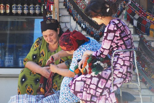 Agentur_Turkestan_Travel_usbekische_Frauen.JPG