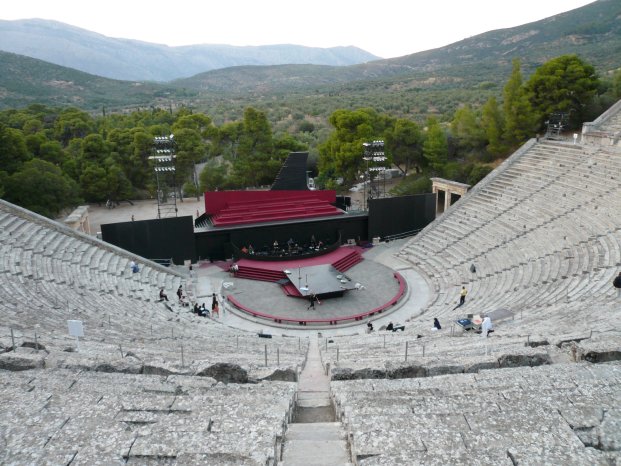 Bild 2 Amphitheater Epidauros.jpg