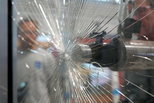 4189-Vandalismus Versuch Ramme.jpg