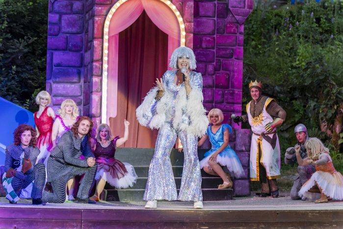 0427_HP2-MONTY_PYTHON’S_SPAMALOT_Foto_Dirk-Rückschloß.jpg