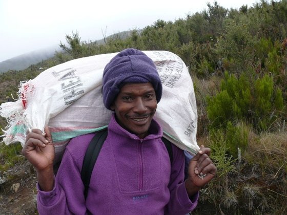 Kilimanjaro_Frauen_Tansania_2007_HJK_001.JPG