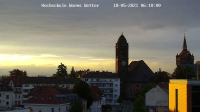 Sonnenaufgang im Mai von der Webcam der Wetterstation der Hochschule Worms aufgenommen