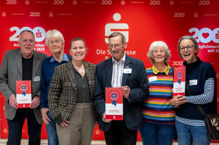 SPK Dr. Sonja Kastin mit Ausgezeichneten der Kategorie Lenbenswerk Bremer Bürger_innenpreis.jpg