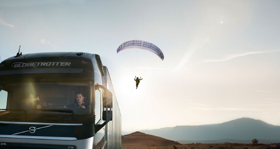 2_Volvo_Hero_paraglider_lowres.jpg