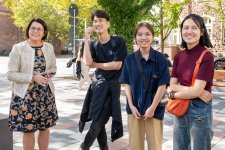 Pflegedirektorin Elvira Schneider im Gespräch mit den Auszubildenden