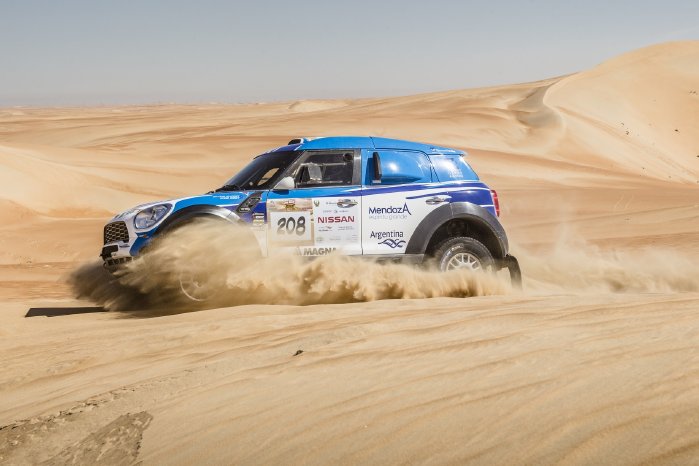 9-2015-Abu-Dhabi-Desert-Challenge,-Lucio-Alvarez-(ARG),-Gabriel-Moisetl-(SPA)---MINI-ALL4-R.jpg