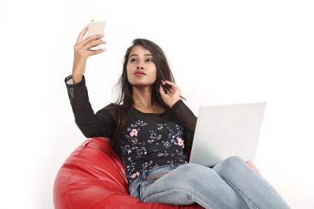 Fotoshooting für Mädchen: Wie kann ich toll aussehen, ohne zu viel von mir preiszugeben?, Symbolfoto: F1Digitals/Pixabay