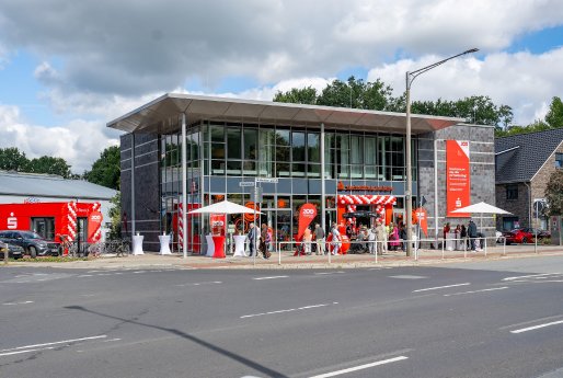Viel Platz für Beratung und Service in der neuen Stadtteilfiliale Huchting der Sparkasse Bremen.jpg