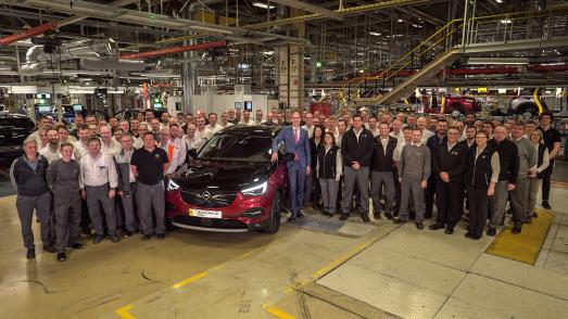 Erster Opel Grandland X Plug In Hybrid Made In Eisenach Fahrt Vom Band Opel Automobile Gmbh Pressemitteilung Lifepr
