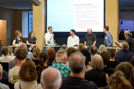 Panel_Pro-und-Contra.jpg
