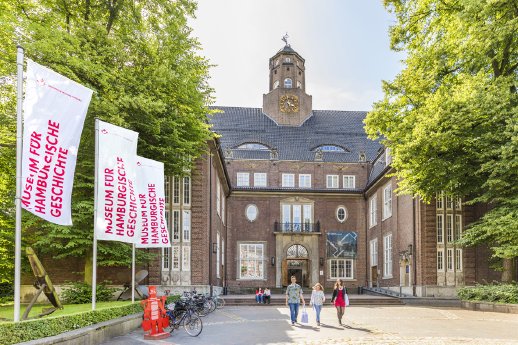 Außenansicht des Museums für Hamburgische Geschichte, Foto SHMH Sinje Hasheider.jpg