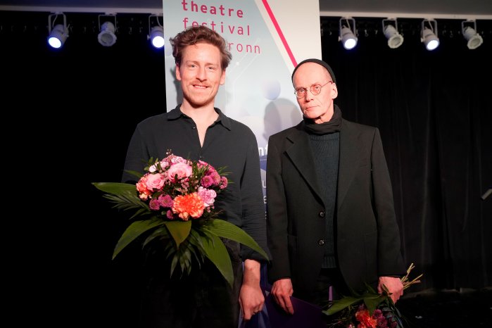 Leon Engler Gewinner  und Igor Kroitzsch Zweiter Preis beim Dramenwettbewerb Science and Theatre.JPG