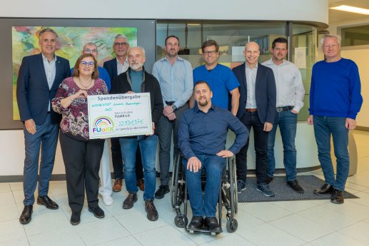 251126_Spendenübergabe_Oktoberfest_Automeile_Bildquelle_Markus_Kümmerle_SKK.jpg