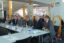 Pressegespräch zum Musikschulkongress vom 26. bis 28. April 2013 in der Konzert- und Kongresshalle Bamberg (v.l.n.r.: Martin Erzfeld, Leiter der Städtischen Musikschule Bamberg, Dieter Strattner, Kulturamtsleiter der Stadt Bamberg, Dr. Winfried Richter, VdM-Vorsitzender (bis 15. April 2013) und Vorsitzender der Kongresskommission, Wolfgang Greth, Landesgeschäftsführer des Verbandes Bayerischer Sing- und Musikschulen, Georg Bogensperger, stellv. Landrat des Landkreises Bamberg und Josef Gentil, künstlerisch-pädagogischer Leiter der Kreismusikschule Bamberg (Foto: VdM/Schäfer)