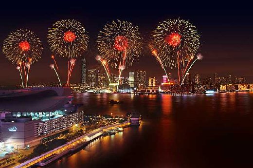 Feuerwerk ueber Victoria Harbour I_Image by HKTB.jpg