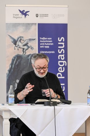 Feridun_Zaimoglu liest aus Sohn ohne Vater_copyright_Harald_Langer_compressed.jpg