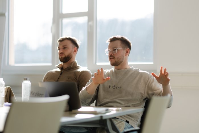 Bild_An_der_HSW_wird_in_kleinen_Gruppen_studiert.jpg