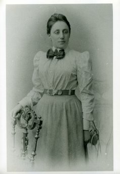 Emmy Noether (1882-1935) (c) Stadtarchiv Erlangen.jpg