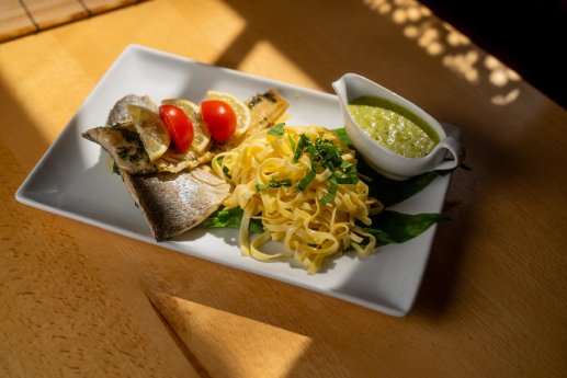 web_Oberharmersbach_Zuwälder Stüble_Forellenfilets und Bärlauch-Sauce (c) Fichtner_Schwarzw.jpg