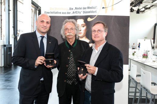 Preisträger der Nadel der Medici 2013 und Moderator v.l. Oliver Kurscheid (InterConti) Jean.jpg