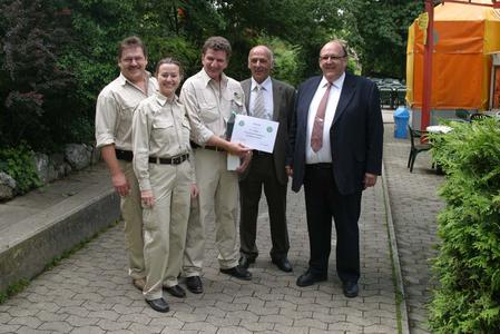 v.l.n.r. Paul Scheiwiller, VR-Präsident, Gabi u. Ernst Federer, Zoo-Direktion, Hanspeter u. Heinz Leuenberger, Holzimprägnierwerk Waldkirch