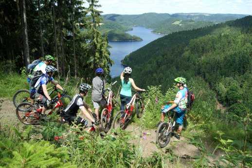 Radfahren am Stausee - Erlebnisradtouren Saaleland.jpg