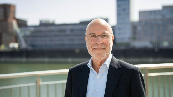 caer76z4vdt8fmb2ccfg9m