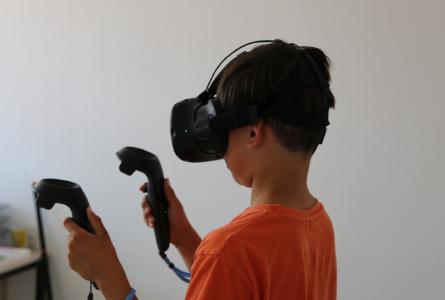 In ganz andere Welten können die Kids in den Sommerferien bei der jährlichen Kinderuni der Hochschule Worms eintauchen / Foto/Hochschule Worms