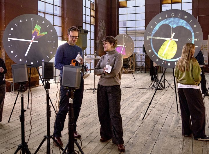 Ausstellung von Lernenden der Grafikfachklasse zu Energie, Nachhaltigkeit und Umweltschutz