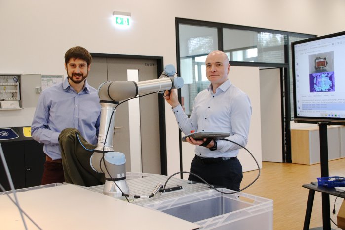 PM_2026-02-26_HS_Osnabrück_forscht_an_Recycling_smarter_Textilien.jpg