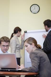 Gruppe vor Flipchart2.jpg